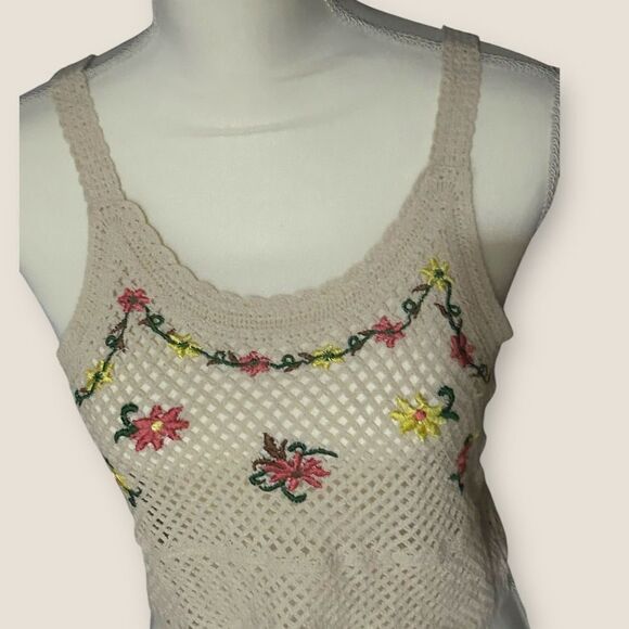 Rebellion | NWT Women's Ivory Floral Crocheted Crop Top. Size M - Picture 5 of 10